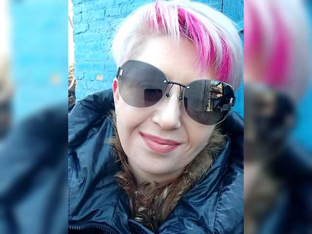 BUSINKA-25's BongaCams show and profile