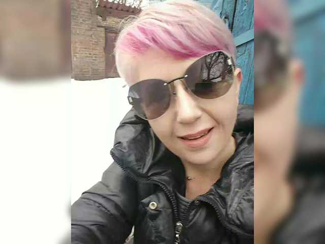 BUSINKA-25's BongaCams show and profile