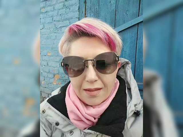 BUSINKA-25's BongaCams show and profile