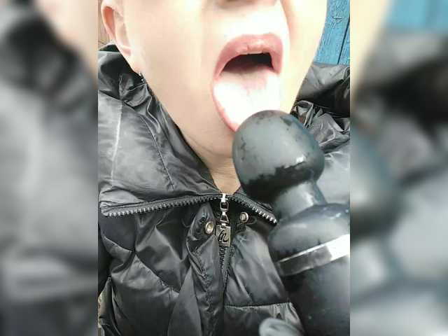 BUSINKA-25's BongaCams show and profile