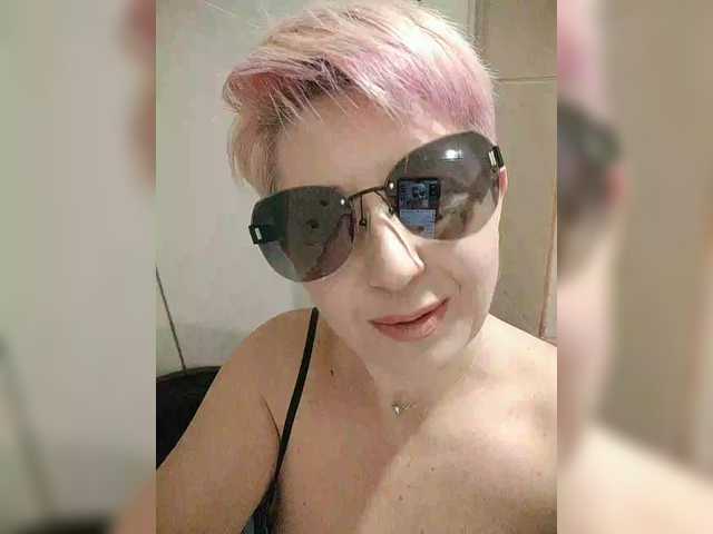 BUSINKA-25's BongaCams show and profile