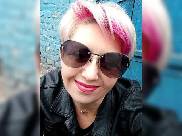 BUSINKA-25's BongaCams show and profile