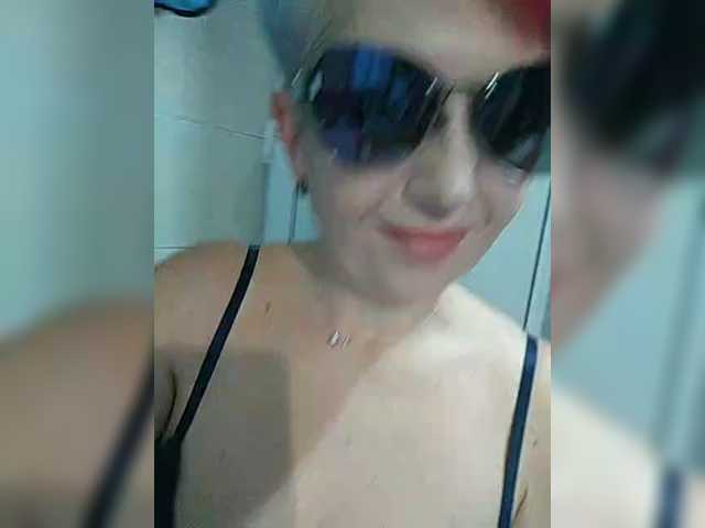 BUSINKA-25's BongaCams show and profile