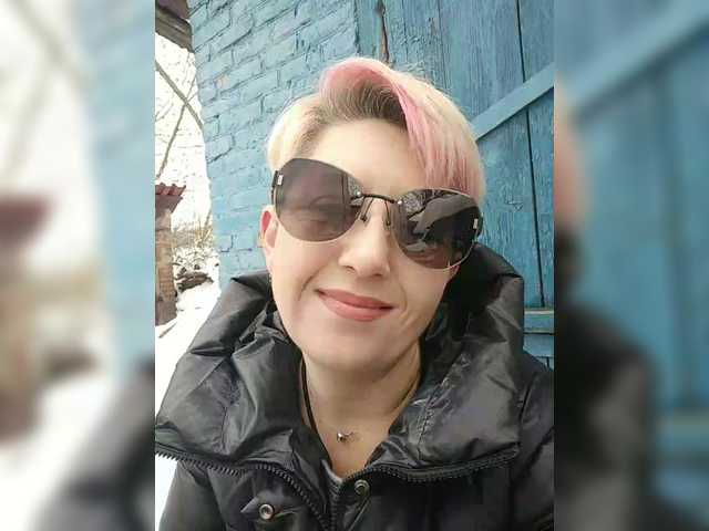 BUSINKA-25's BongaCams show and profile