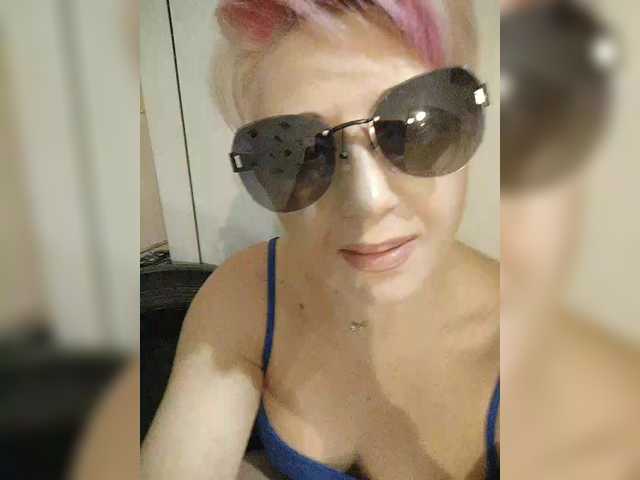 BUSINKA-25's BongaCams show and profile