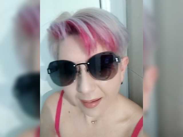 BUSINKA-25's BongaCams show and profile