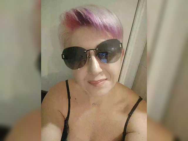 BUSINKA-25's BongaCams show and profile