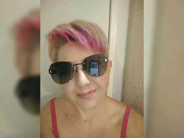 BUSINKA-25's BongaCams show and profile