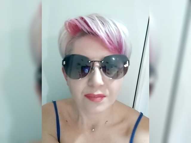 BUSINKA-25's BongaCams show and profile