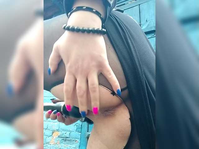 BUSINKA-25's BongaCams show and profile