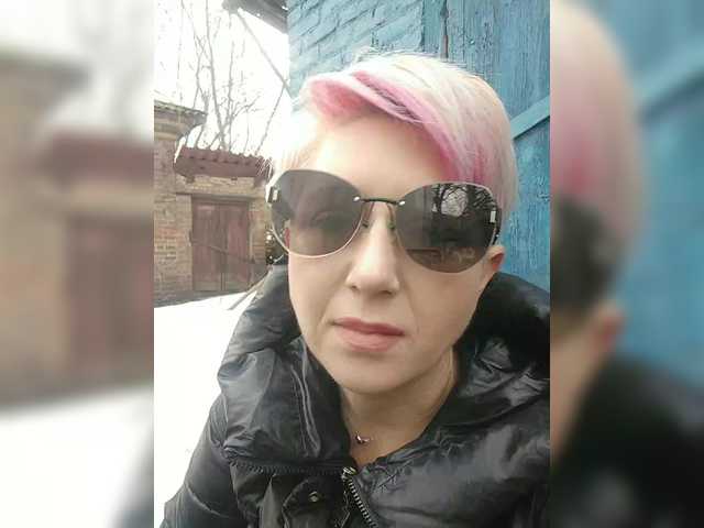 BUSINKA-25's BongaCams show and profile