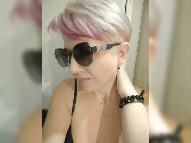 BUSINKA-25's BongaCams show and profile