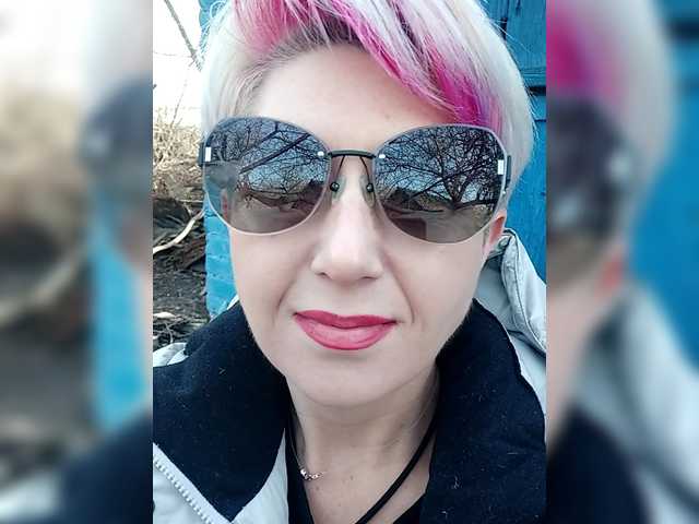 BUSINKA-25's BongaCams show and profile