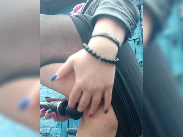 BUSINKA-25's BongaCams show and profile