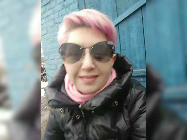 BUSINKA-25's BongaCams show and profile