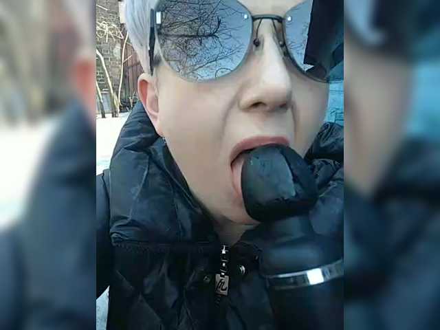 BUSINKA-25's BongaCams show and profile