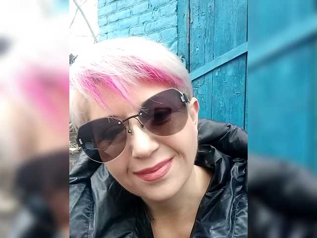 BUSINKA-25's BongaCams show and profile