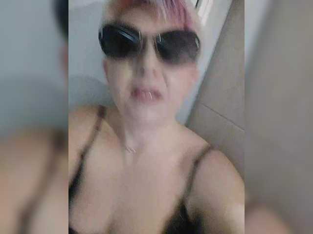 BUSINKA-25's BongaCams show and profile