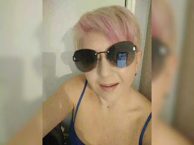 BUSINKA-25's BongaCams show and profile