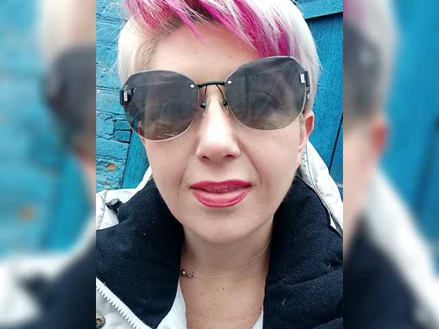 BUSINKA-25's BongaCams show and profile