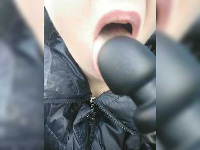 BUSINKA-25's BongaCams show and profile