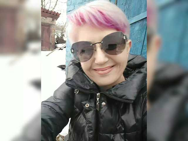 BUSINKA-25's BongaCams show and profile