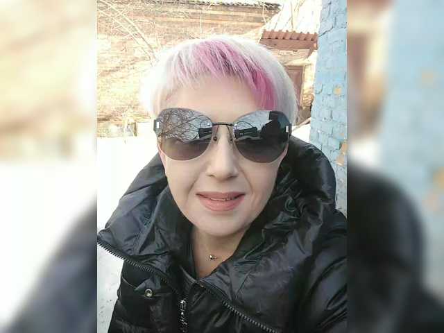 BUSINKA-25's BongaCams show and profile