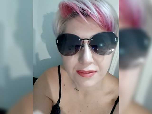 BUSINKA-25's BongaCams show and profile