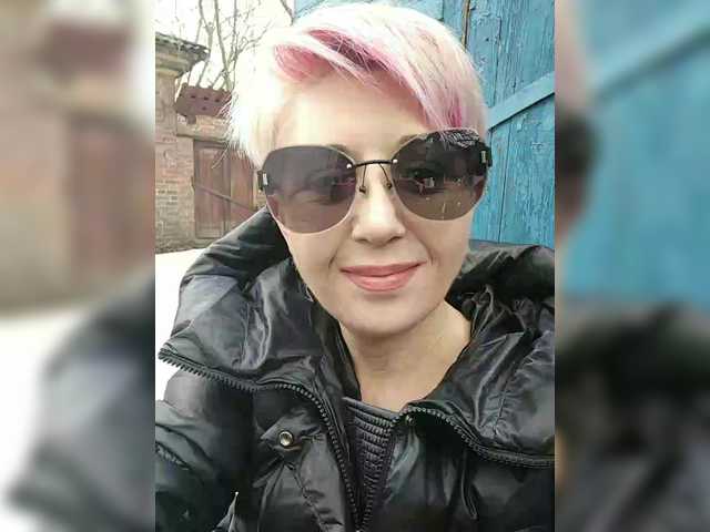 BUSINKA-25's BongaCams show and profile