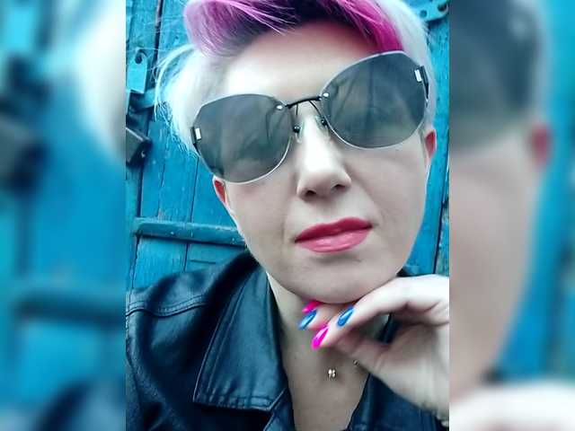 BUSINKA-25's BongaCams show and profile