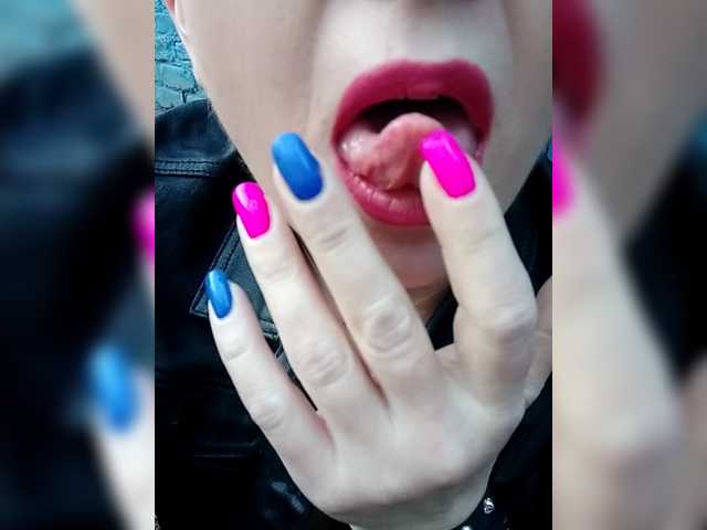 BUSINKA-25's BongaCams show and profile