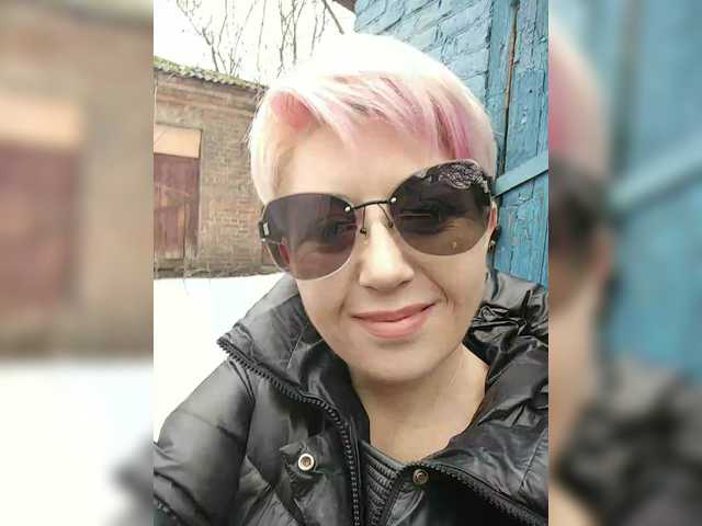 BUSINKA-25's BongaCams show and profile