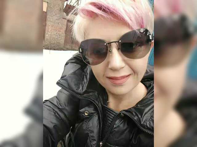 BUSINKA-25's BongaCams show and profile