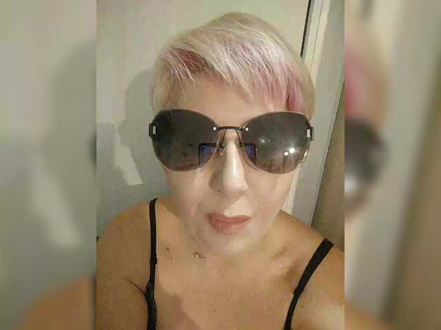 BUSINKA-25's BongaCams show and profile