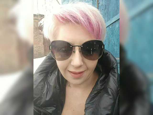 BUSINKA-25's BongaCams show and profile