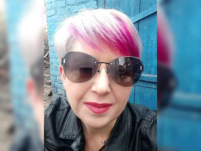 BUSINKA-25's BongaCams show and profile