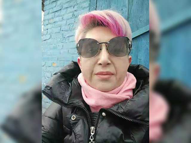 BUSINKA-25's BongaCams show and profile