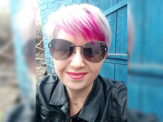 BUSINKA-25's BongaCams show and profile