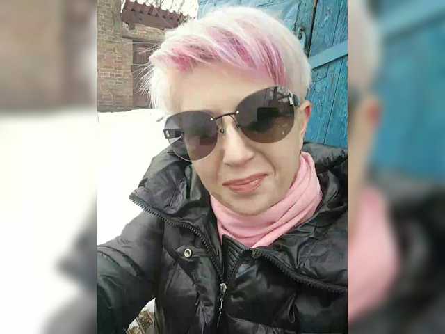 BUSINKA-25's BongaCams show and profile