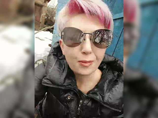 BUSINKA-25's BongaCams show and profile