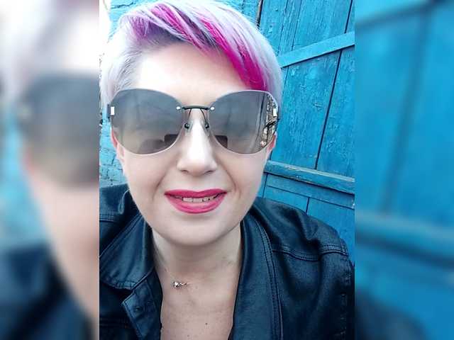 BUSINKA-25's BongaCams show and profile