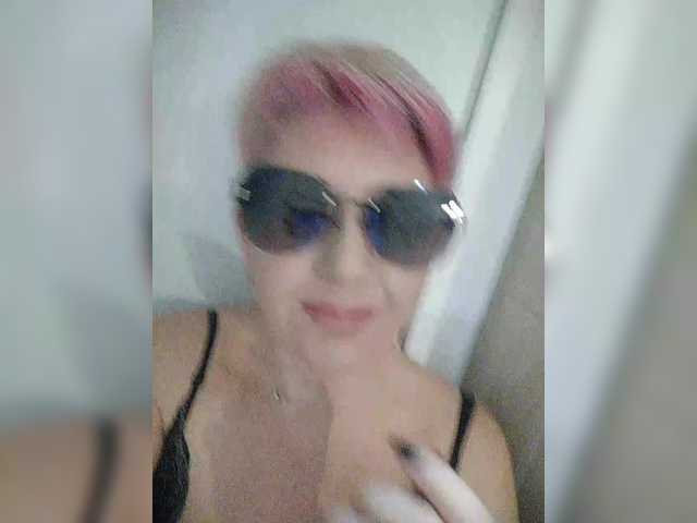 BUSINKA-25's BongaCams show and profile