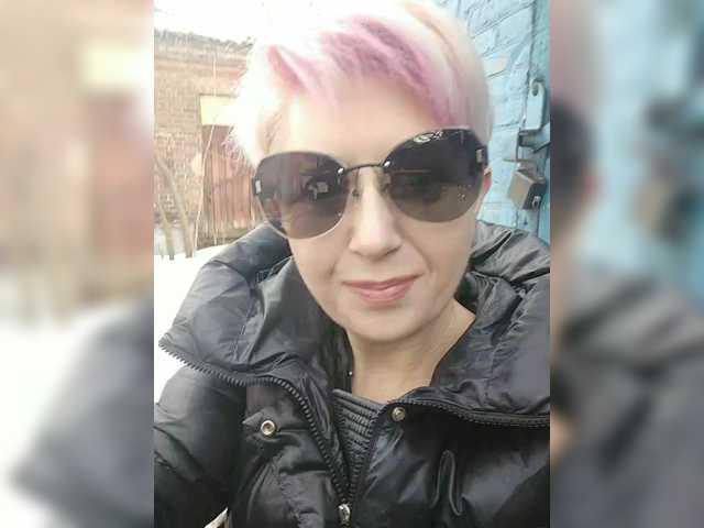 BUSINKA-25's BongaCams show and profile