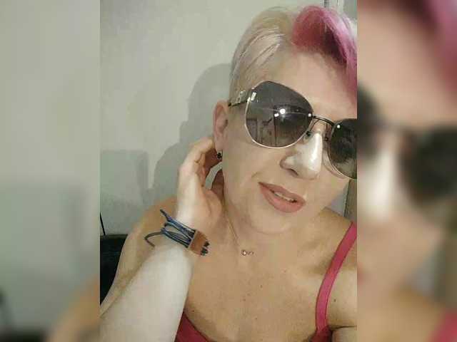 BUSINKA-25's BongaCams show and profile