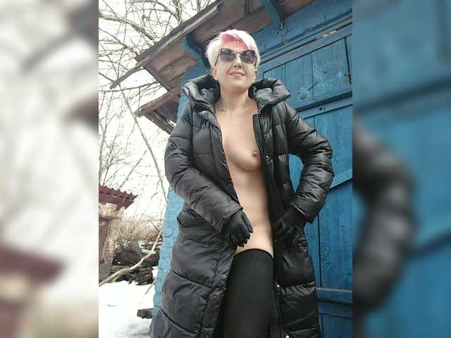 BUSINKA-25's BongaCams show and profile