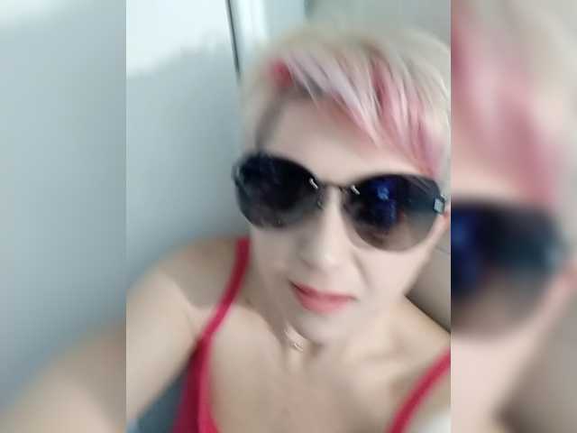 BUSINKA-25's BongaCams show and profile