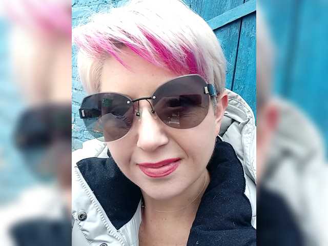 BUSINKA-25's BongaCams show and profile