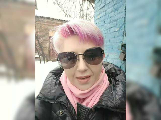 BUSINKA-25's BongaCams show and profile