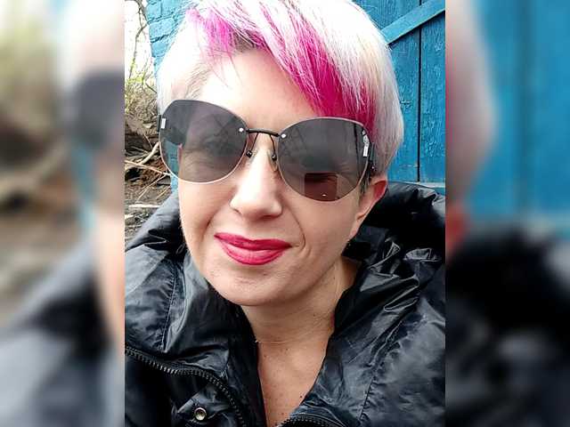 BUSINKA-25's BongaCams show and profile