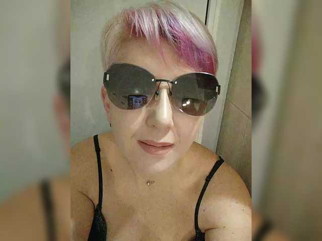 BUSINKA-25's BongaCams show and profile